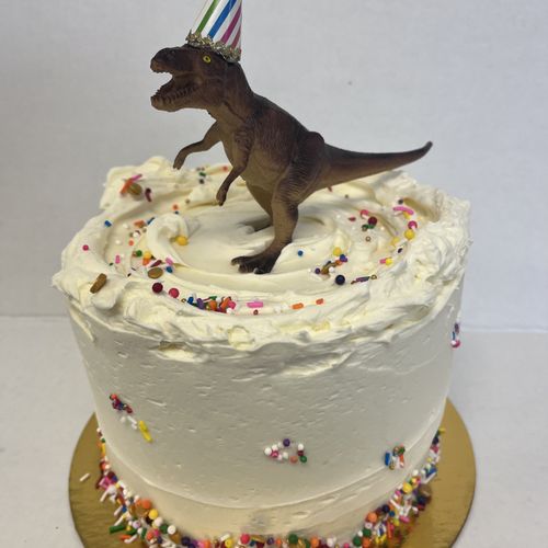 DINO ROAR Cake 6" double layer (serves 12-15)