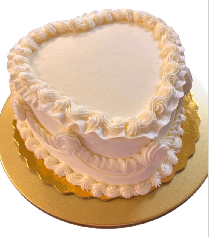 🩷 SWEET HEART CAKE serves up to 15
