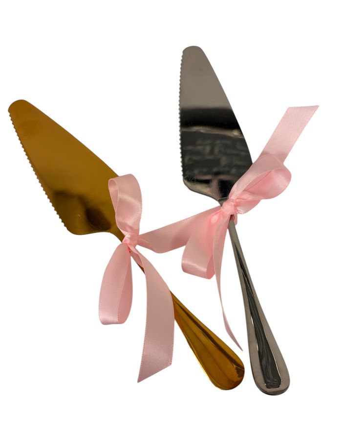🎀 SWEET Bakery Cake Server with serated edge for cutting