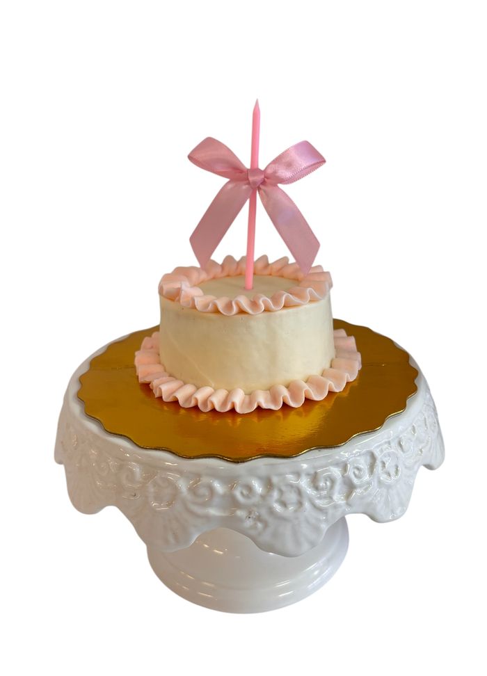 🎀 SWEET Ruffles & Bow 4” cake with Bow Candle