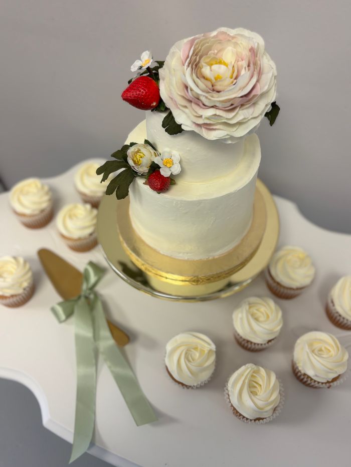Mini 2 Tier Cake to serve 25  4” & 6”