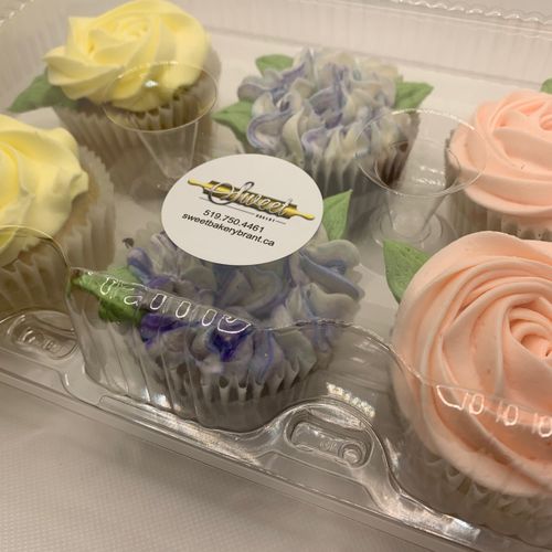 Vintage Floral Cupcakes